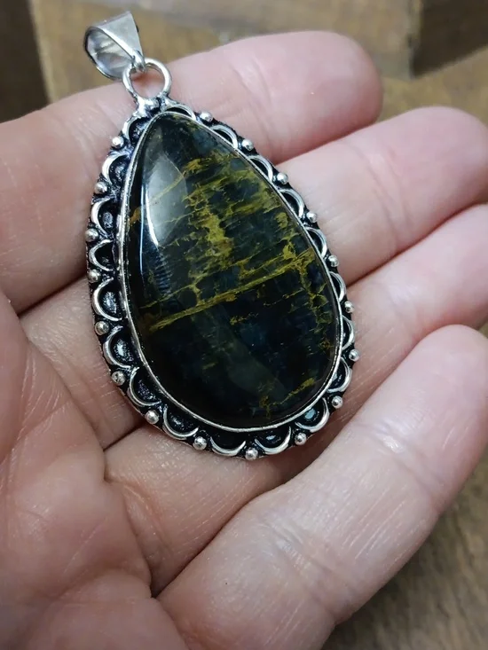 Teardrop Stone Pendant in Silver Frame - Picture 5 of 5